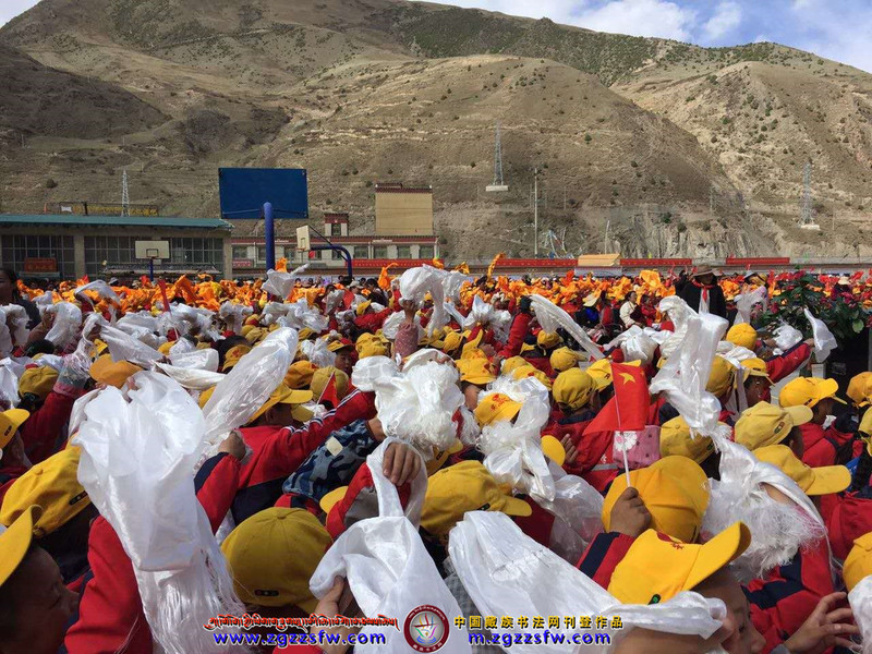 འབྲི་རུ་རྫོང་གི་སློབ་ཆུང་དང་པོའི་ཡིག་གཟུགས་འགྲེམ་སྟོན་གྱི་གསར་འགྱུར། (2).jpg