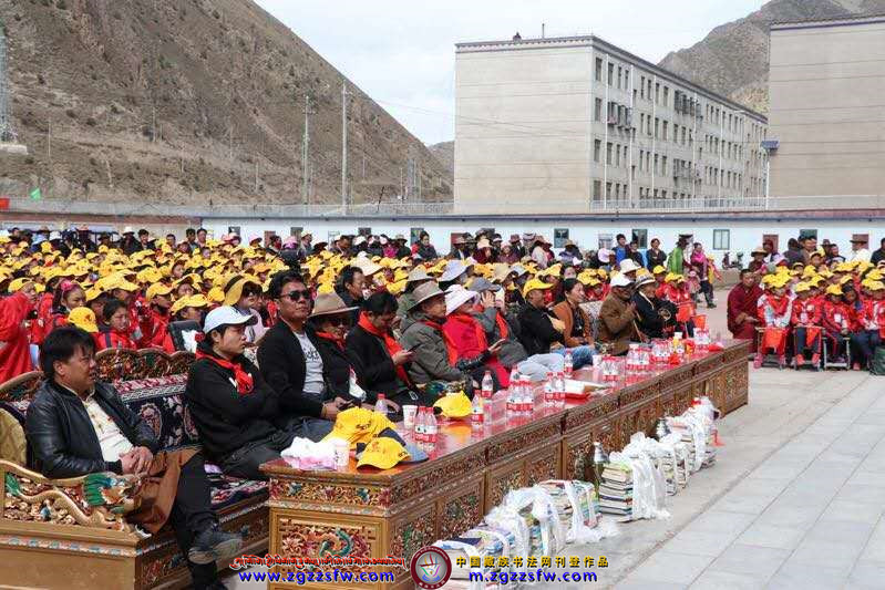 འབྲི་རུ་རྫོང་གི་སློབ་ཆུང་དང་པོའི་ཡིག་གཟུགས་འགྲེམ་སྟོན་གྱི་གསར་འགྱུར། (4).jpg