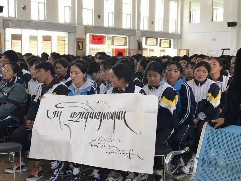 海南民族中学书法活动 (1).jpg