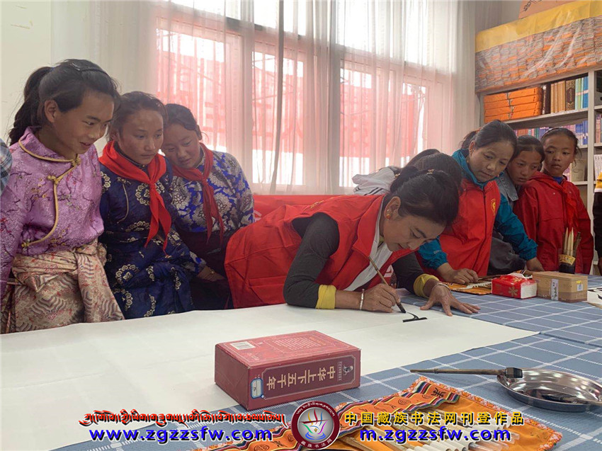 ཀླུ་ཆུའི་ཡིག་མཁན་མཐུན་ཚོགས་མཚོ་ཉིན་སློབ་གྲྭར་སྐྱོད་པ། (9).jpg