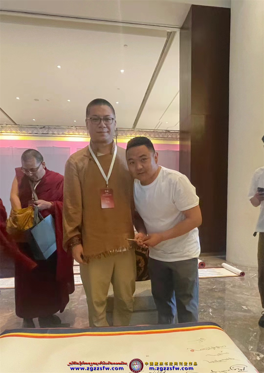 索朗欧珠习近平治国理政长卷 (9).jpg