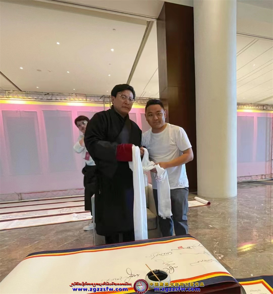 索朗欧珠习近平治国理政长卷 (8).jpg