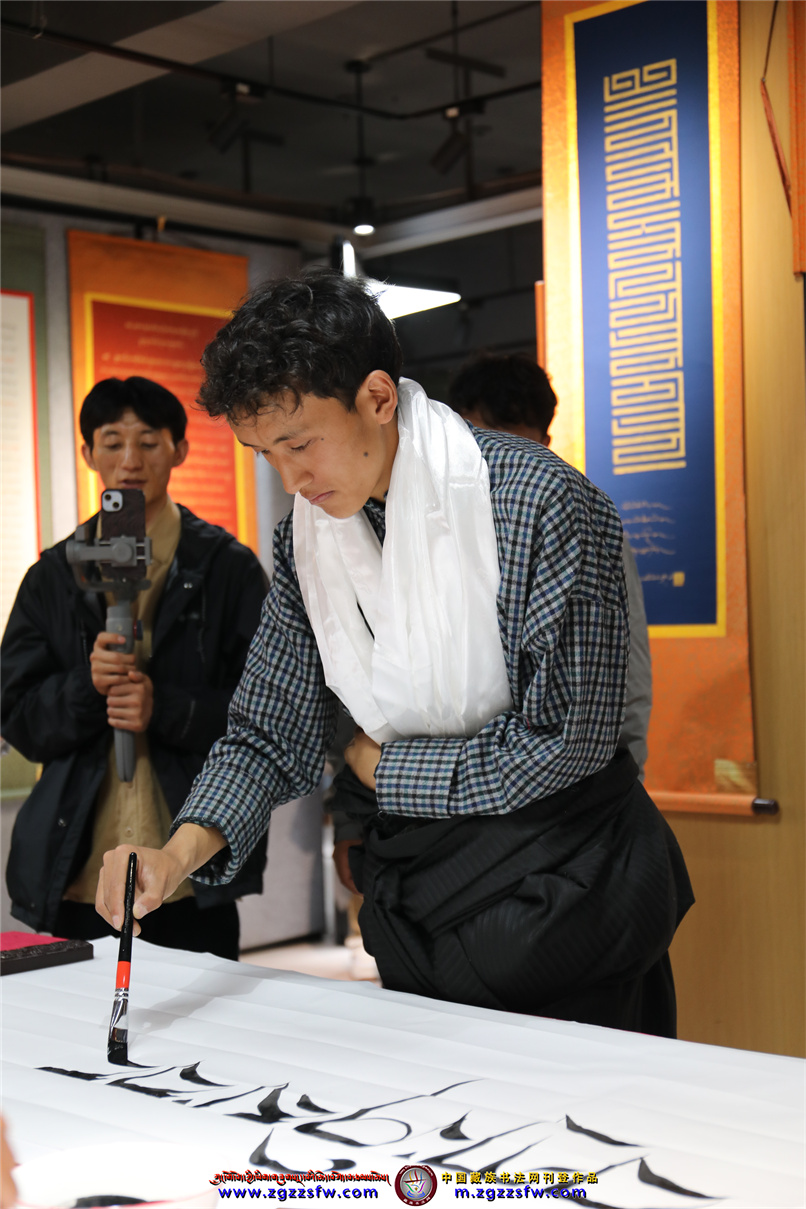 络桑朋措1.jpg