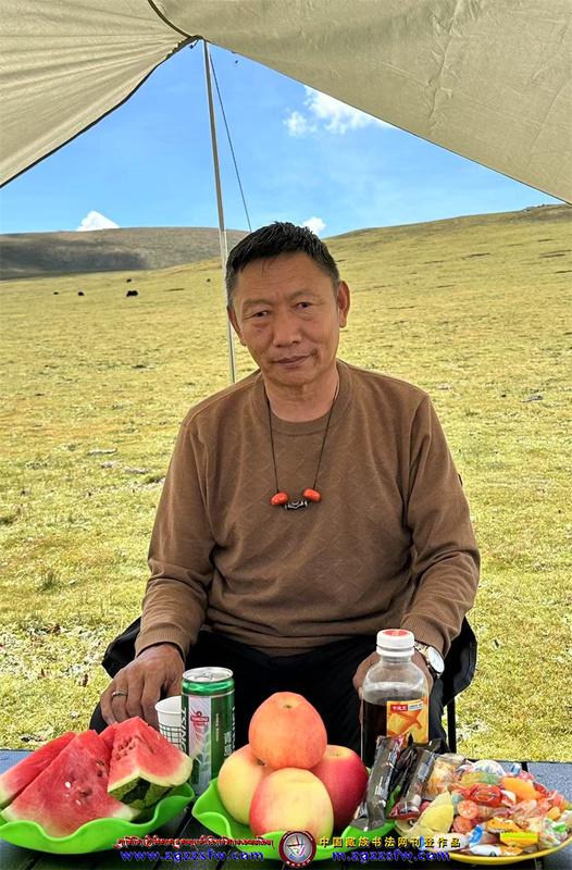 西朋措个人照片.jpg